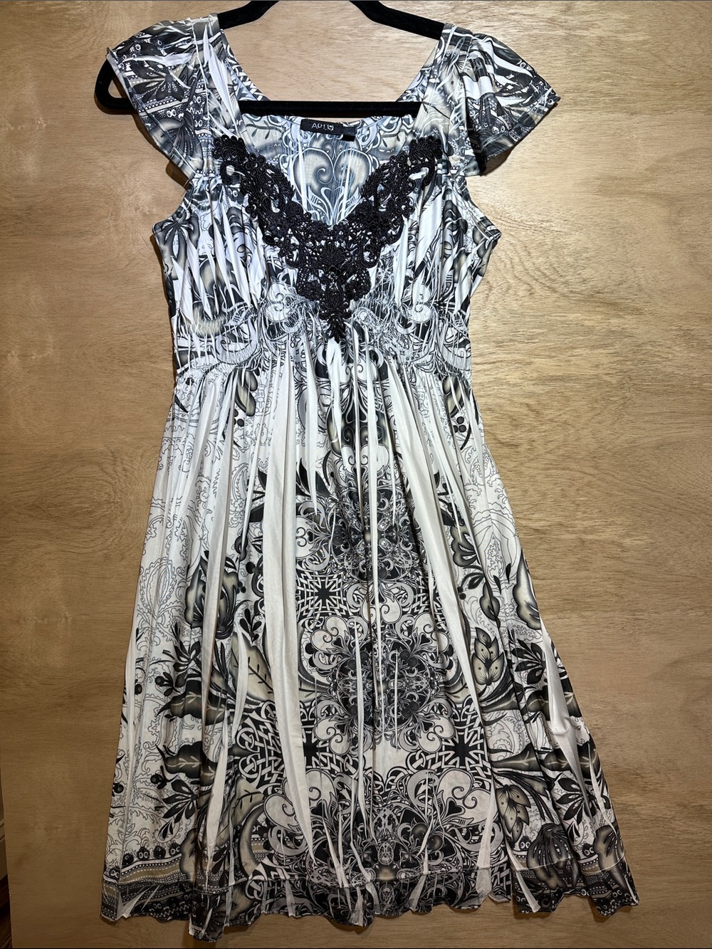 Apt. 9 Black & White Boho Medallion Dress Lace detail Vneck Flutter Sleeve Large